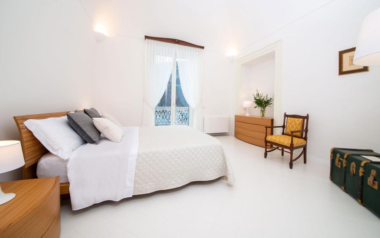 Amore Rentals - Palazzo Della Storia Amalfi Exteriör bild